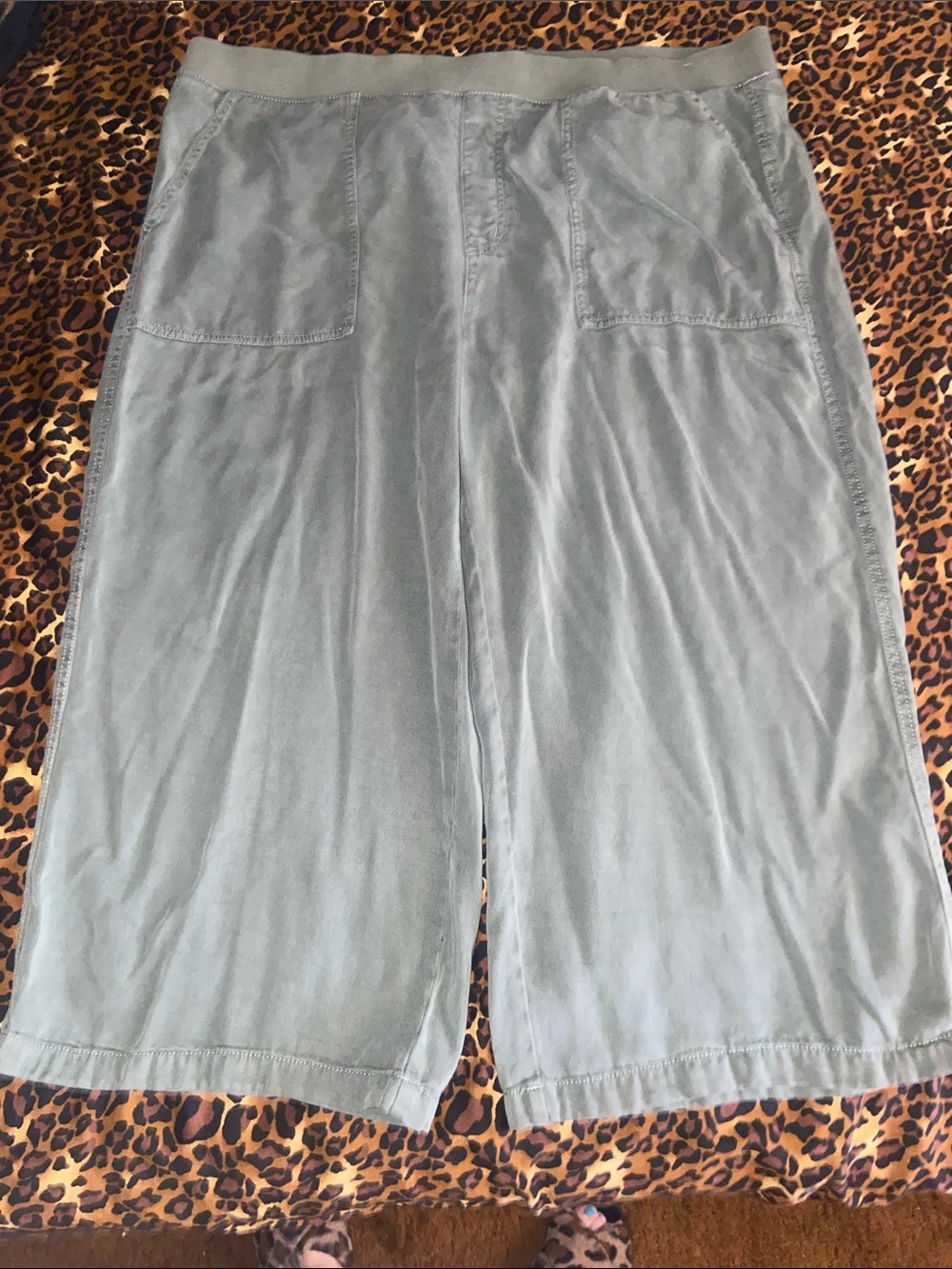 Women’s St. John's Bay Olive Green Wide-Leg Capris with Front Patch Pockets